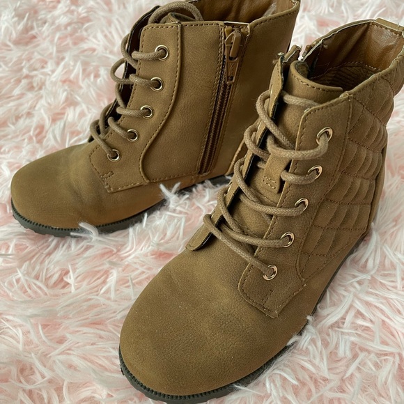 Children’s Place, Girls Brown Quilted Boots | Size 11 - Picture 3 of 8